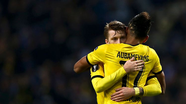 Hatten Zeit für eine innige Umarmung: Reus und Aubameyang