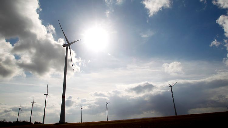 Früher Braunkohle, heute Windenergie - der größte Windpark NRWs steht im Garzweiler-Revier bei Bedburg.