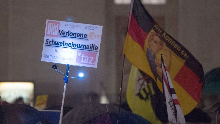 Bei den Kundgebungen von Pegida und Co. gehört Kritik an der deutschen Presse zum guten Ton.