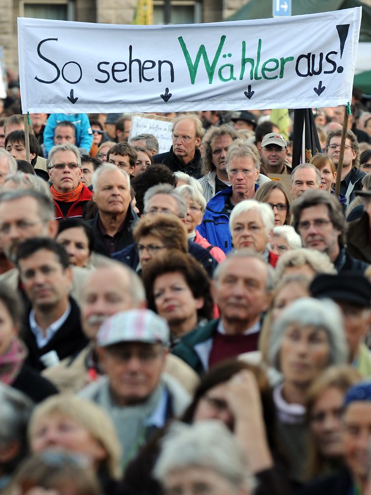 Phänomen "Stuttgart 21": Große Teile der politischen Meinungsbildung haben sich von der Straße ins Internet verlagert.