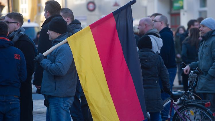 Demonstranten bei einer AfD-Veranstaltung in Stralsund.