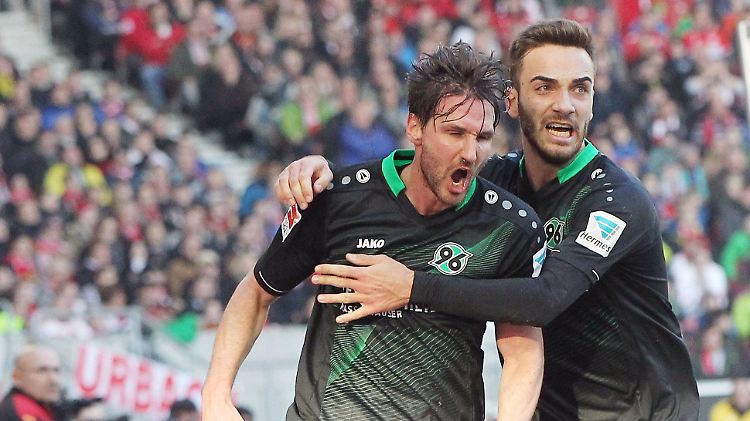 Doppelpacker Christian Schulz lässt Hannover im Kampf um den Klassenerhalt wieder hoffen.