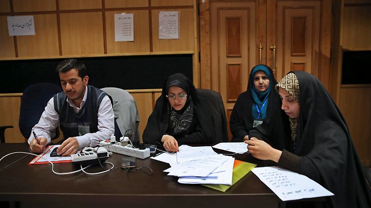 Iranische Journalisten analysieren die ersten Zahlen.