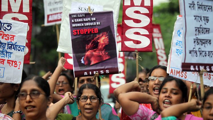 Frauen demonstrieren in Indien gegen sexuelle Gewalt.
