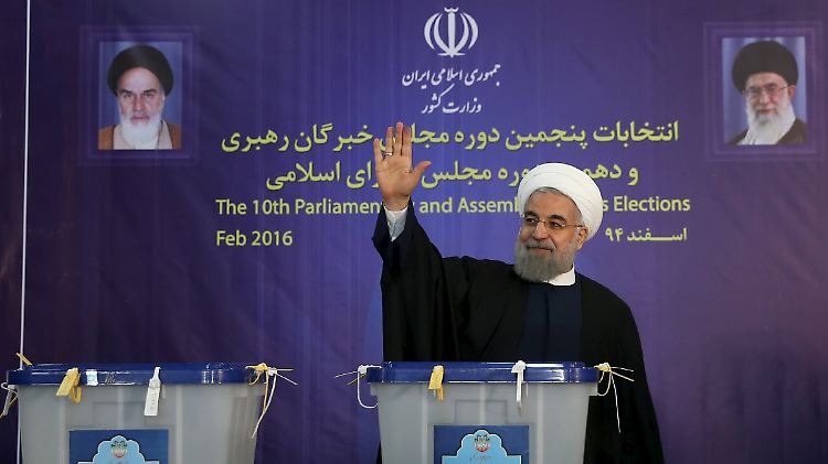 Mit dem überraschenden Stimmgewinn der Gemäßigten im Parlament wird Präsident Rohani in seiner Politik unterstützt.
