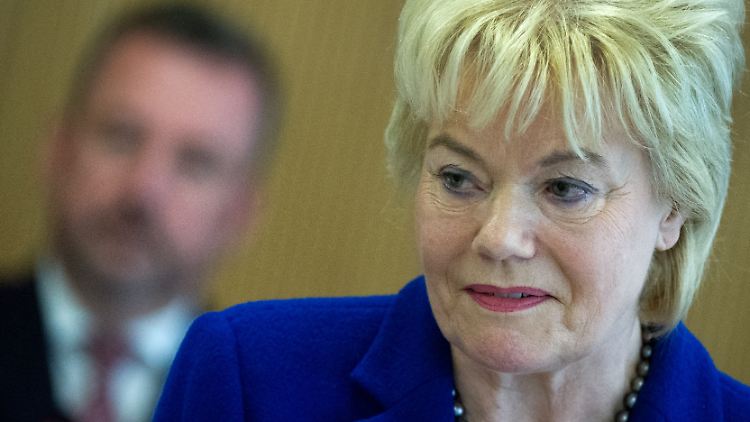 Erika Steinbach: "Allen Realitätsverweigerern: mehr Menschen in Deutschland haben Sorge, dass Einheimische zur Minderheit werden, als Sie es für möglich halten!"