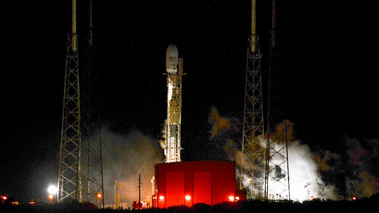 Die "Falcon-9" auf der Startrampe in Cape Canaveral.