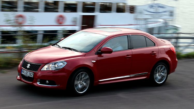 Mit 4,65 Metern Außenlänge stößt Suzuki in ein neues Segment vor: Die Mittelklasse.