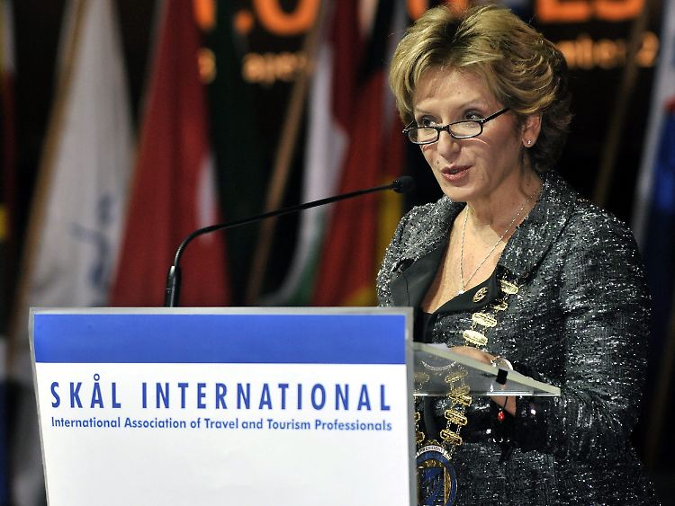 Der Preis wird von der Reise- und Tourismusorganisation Skål International verliehen. (Hulya Aslantas, Vorsitzende von Skal International, im November 2009)
