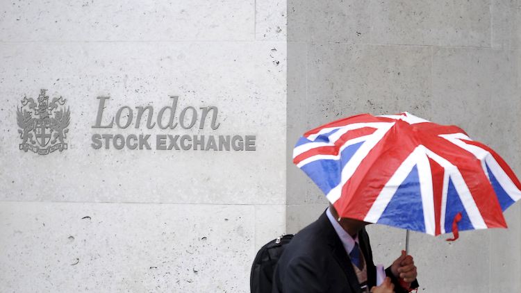 Zum Beispiel der Regen: Selbst bei einer Entscheidung für den Brexit, wird nicht plötzlich alles anders sein in Großbritannien, sagen Anlageexperten. 