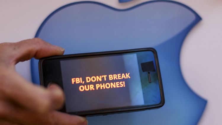 In den USA wehren sich Apple-Kunden gegen die Forderung des FBI.