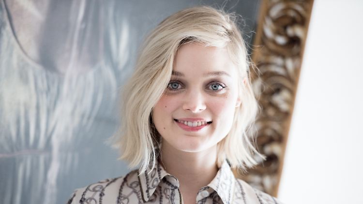 Schluss mit Engelsoptik. So sah Bella Heathcote vor dem "Fifty Shades"-Make-Over aus.
