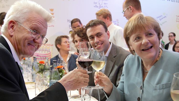 Kretschmann und Merkel verstehen sich gut. Zu gut? Dieses Bild entstand 2012 beim Sommerfest des Landes Baden-Württemberg in Berlin.
