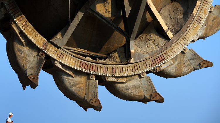 Mit dem Schaufelbagger durch die Flöze: Braunkohle-Tagebau gilt als umweltschädlich.