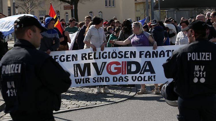 Bei MVgida laufen NPD-Leute ganz vorne mit.