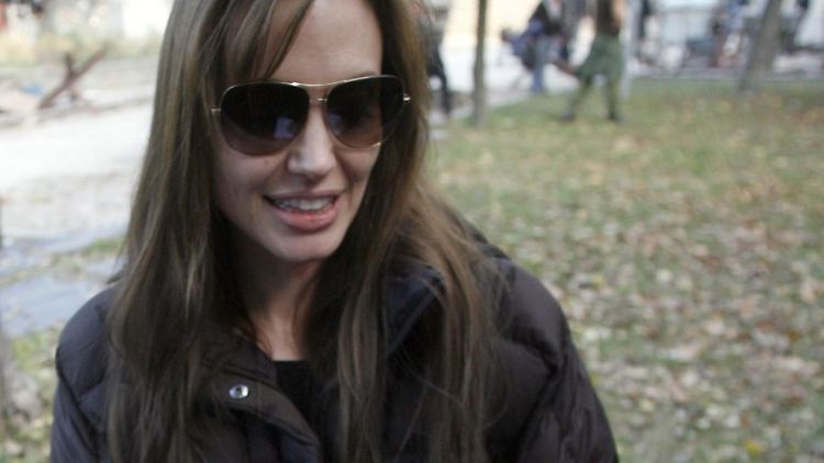 Stress am Set: Angelina Jolie beim Auftakt ihrer Dreharbeiten in Ungarn.