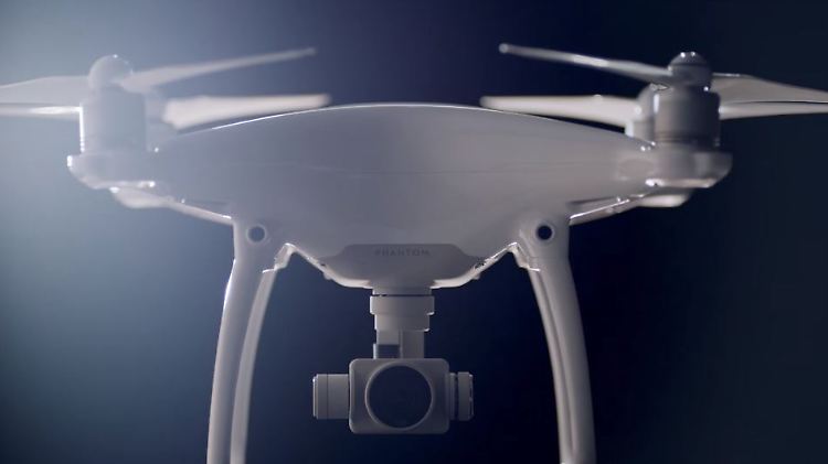 Die Phantom 4 von DJI ist bahnbrechend clever.