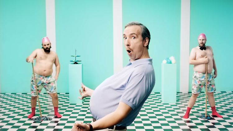 Der Star des "Dad Bod"-Clips ist Olli Schulz.