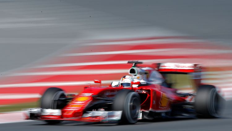 Er fährt und fährt und fährt: Sebastian Vettel im Ferrari.