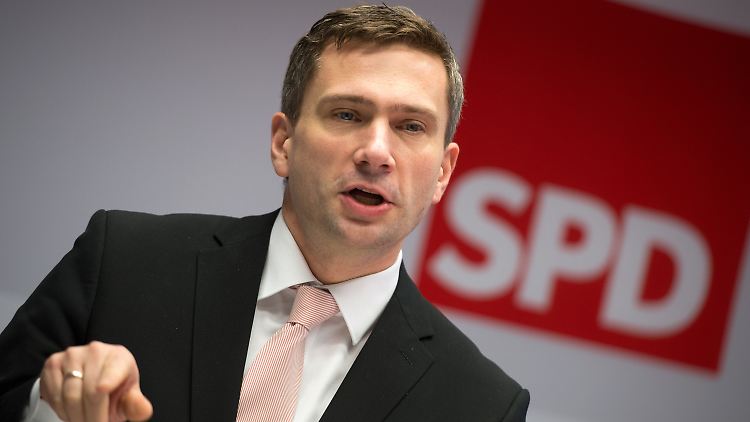 Martin Dulig von der SPD ist Vize-Ministerpräsident und Minister für Wirtschaft, Arbeit und Verkehr in Sachsen.