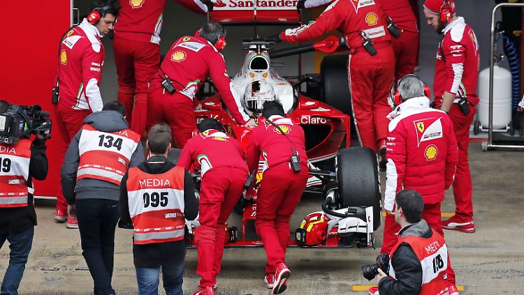 Das Ferrari-Team arbeitet hart, um den Rückstand auf Mercedes aufzuholen.