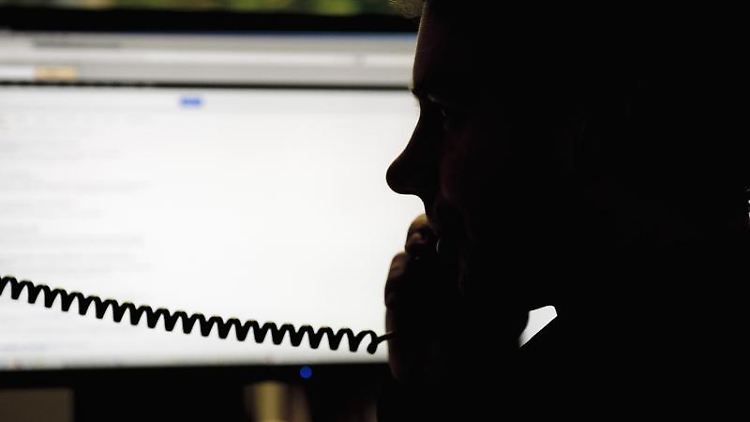 Bei Ping-Anrufen werden Telefonate nach dem ersten Klingeln unterbrochen, um den Angerufenen zu einem Rückruf über eine teure Serviceleitung zu bewegen. 