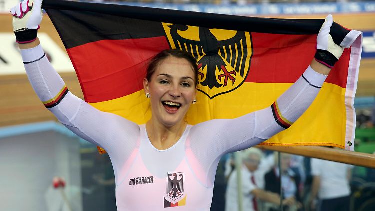Kristina Vogel freut sich über die WM-Goldmedaille im Keirin.