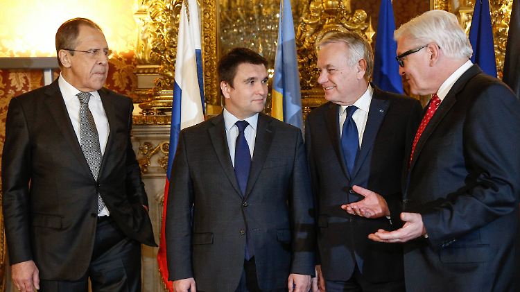 Vor den Verhandlungen waren Lawrow, Klimkin, Ayrault und Steinmeier noch relativ entspannt. 