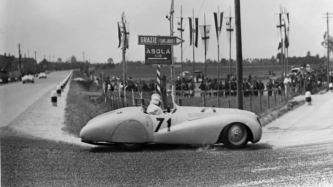 Obendrein fuhr er gegen die zum Teil deutlich stärker motorisierte Konkurrenz auch die schnellste Rennrunde.