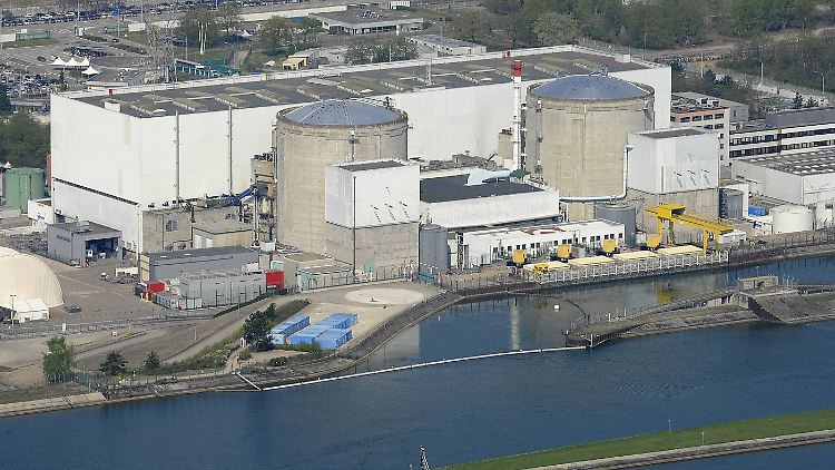 Das Kernkraftwerk Fessenheim steht am Ufer des Rhein.