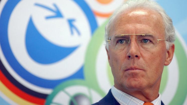 "Robert hat mir alles abgenommen - vom Auswechseln der Glühbirne bis hin zu wichtigen Verträgen", begründet Franz Beckenbauer seine Wissenslücken. 