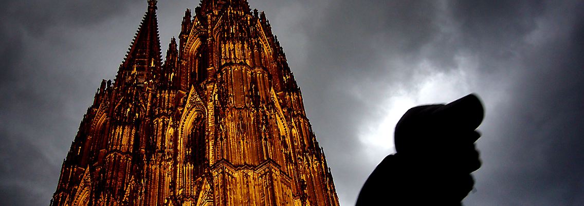 Die Drohung mit der Exkommunikation sichert der Kirche das System der Kirchensteuer.