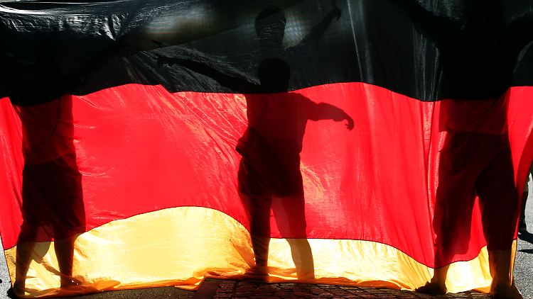 Der Verfassungsschutz kann offenbar nicht auf die Informationen aus der Szene verzichten.