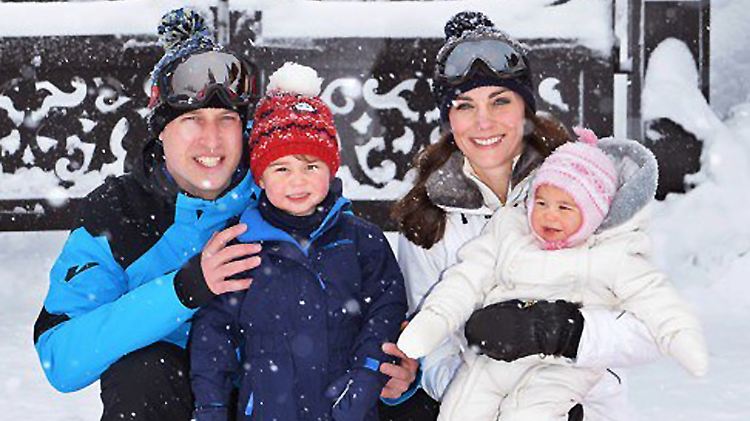 Erster Urlaub zu viert: Prinz William, George, Kate und Charlotte strahlen um die Wette. 