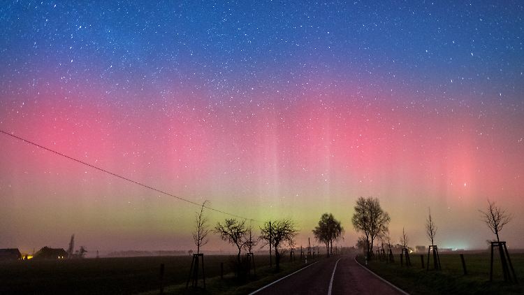 Dieses Polarlicht leuchtete in der Nacht nahe Lietzen im brandenburgischen Landkreis Märkisch-Oderland.