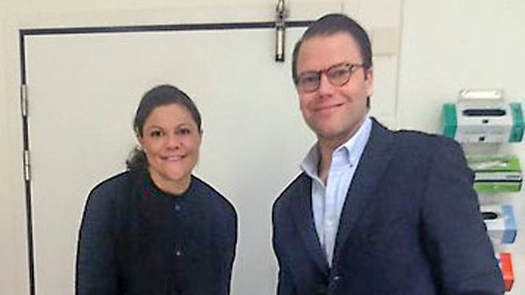 Einen Tag nach der Geburt durften Victoria und Oscar das Krankenhaus verlassen. Daniel und Estelle holten sie ab.