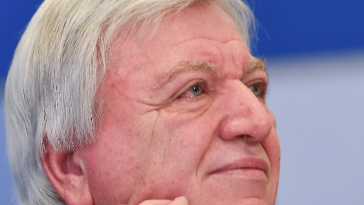 Hessens Ministerpräsident Volker Bouffier blickt mit Sorge auf die Ergebnisse der Kommunalwahlen.