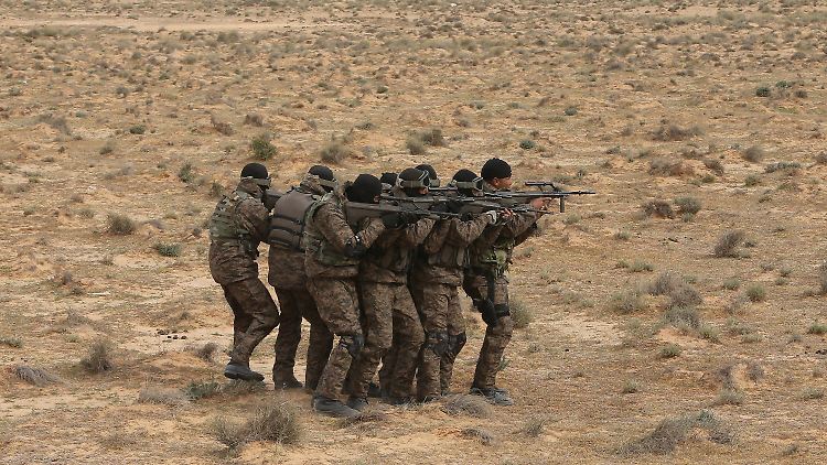 Die tunesische Armee liefert sich immer wieder Kämpfe mit eingefallenen Extremisten aus Libyen.