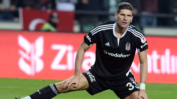 Mit seinen Toren 17 und 18 rettet Mario Gomez einen 3:1-Erfolg gegen Schlusslicht Eskisehirspor.