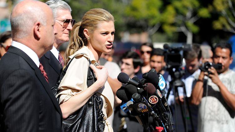 Erleichterung nach dem Urteil: Erin Andrews tritt vor die Presse.