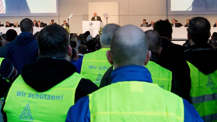 20.000 VW-Mitarbeiter kamen zur Betriebsversammlung.