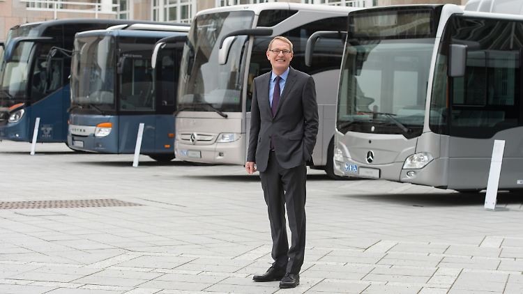 Das Fernbus-Geschäft boomt - das freut auch den Leiter der Bus-Sparte von Daimler, Hartmut Schick.