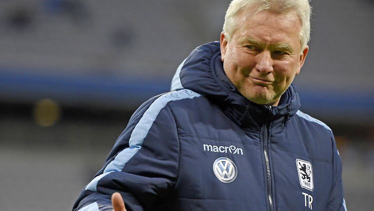 Noch ziert das VW-Logo die Brust der 60er, ab Sommer ändert sich das.