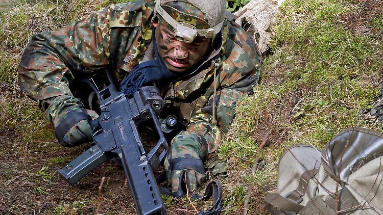 Kurdische Offiziere werden wie hier in Münster von der Bundeswehr für den Kampf gegen den IS ausgebildet.