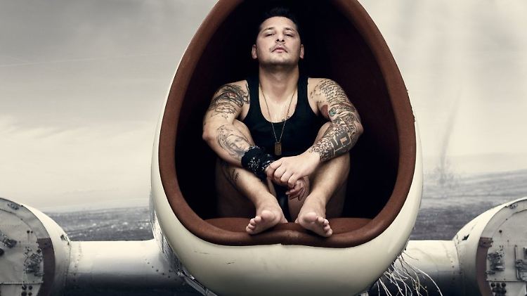 Fester Bestandteil der deutschen Rap-Szene: Bass Sultan Hengzt auf dem Cover seines Albums "Endlich erwachsen".