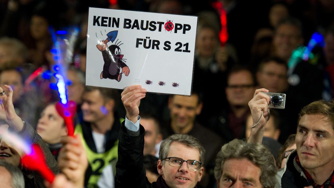 Etwa 5000 Stuttgarter demonstrierten zuletzt für das Bahnprojekt.