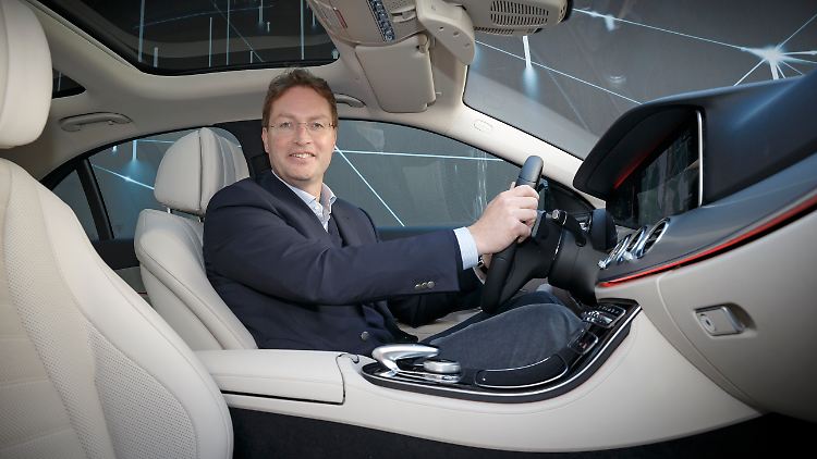 Ola Källenius ist seit dem 1. Januar 2015 Vorstandsmitglied der Daimler AG und in dieser Funktion verantwortlich für Mercedes-Benz Cars Vertrieb.
