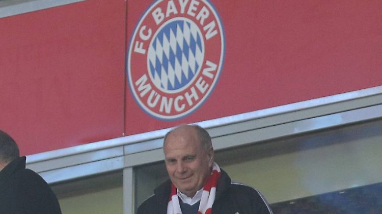 Uli Hoeneß denkt noch über seine Rückkehr ins Präsidentenamt beim FC Bayern nach.
