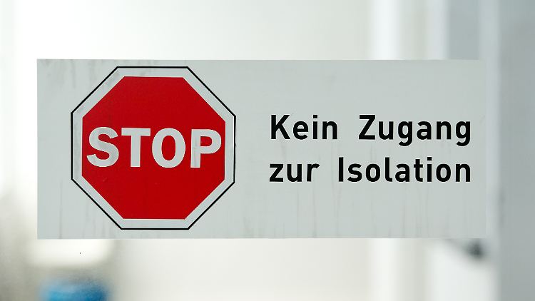 Nur wenige Stunden nach seiner Einlieferung starb der Patient auf der Isolierstation des Krankenhauses.