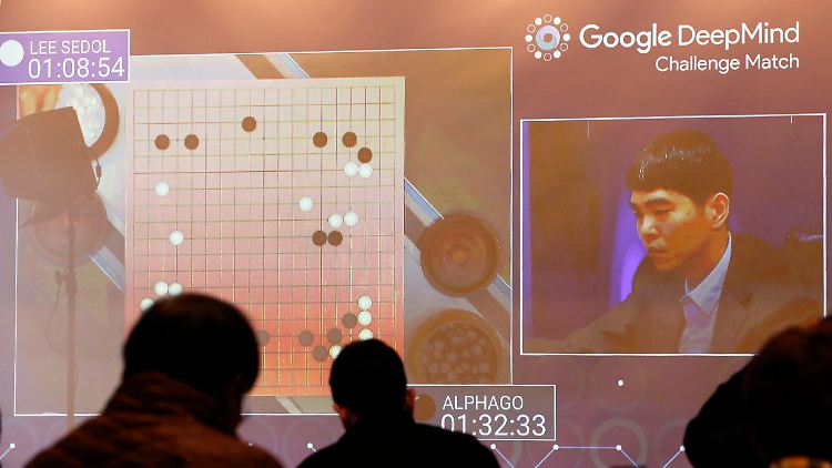 Auch im dritten von fünf Spielen ließ der Computer dem Go-Meister Lee Sedol (rechts) keine Chance.